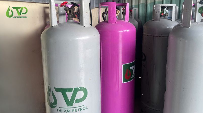 Nên sử dụng bình LPG hay LPG bồn để tối ưu chi phí cho doanh nghiệp? 4 Gas bình LPG công nghiệp 45kg